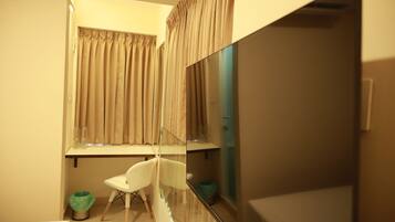 Deluxe Room | Desk, free WiFi