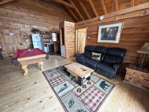 Una Smart TV, una chimenea