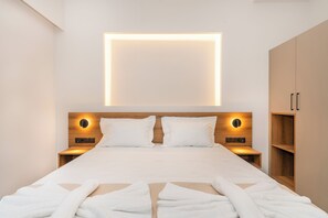 Comfort Studio | In-room safe, desk, laptop workspace, blackout drapes - Dreta Suites Chania (Chania)