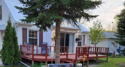 Charming 3-bedroom house with AC, WiFi in pleasant Hardwick