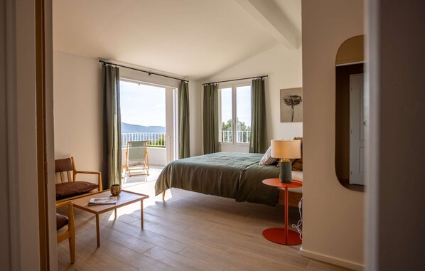 5 bedrooms, free WiFi, bed sheets - Dream Villa with Air Conditioning, Pool, and Sea View for 10 People in La Londe-Les-Maures (LA LONDE LES MAURES)