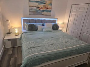 4 室のベッドルーム、デスク、アイロン / アイロン台、WiFi