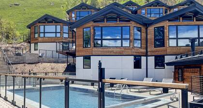 Newly Listed Aspen Gem! FP, W/D, Outdoor Heated Pool, Cozy Decor, Great Views & AC On Upper Level