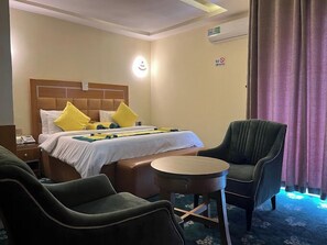 Căn hộ Economy, ban công, quang cảnh thành phố | 2 phòng ngủ, bàn, khu vực làm việc phù hợp cho laptop, phòng cách âm 