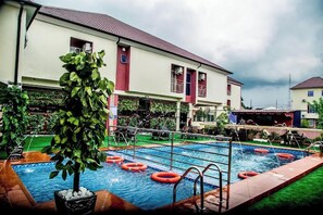 Outdoor pool - Villa Hilton  Hotels and Apartments (Uyo)