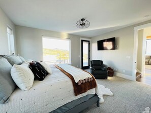 8 makuuhuonetta, silitysrauta/-lauta, vauvan matkasänky, Wi-Fi