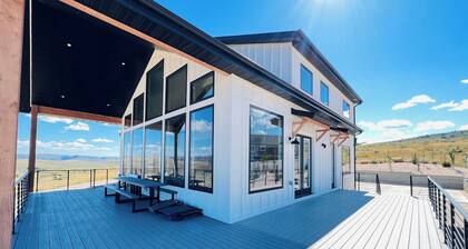 Bear Lake getaway for the whole family! Sleeps 32! Beach access included!!