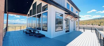 Bear Lake getaway for the whole family! Sleeps 32! Beach access included!!