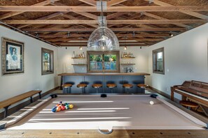 Bar (on property) - Escape to Dry Creek Valley in Healdsburg in a Beautifully Renovated Farm House (Healdsburg)