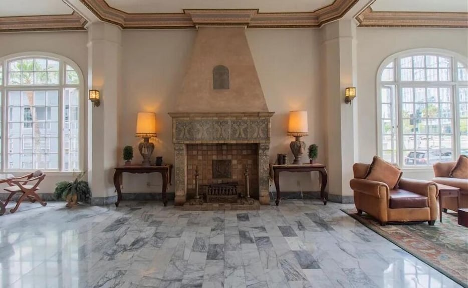 Modern 2 Bedroom Condo In Historic Down Town Long Beach Building - Long Beach, CA