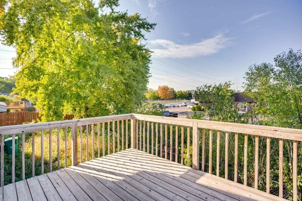 Terrace/patio - Nestled in a quiet, safe neighborhood close to highway. (Minneapolis)