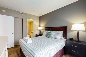 2 bedrooms, internet, bed sheets