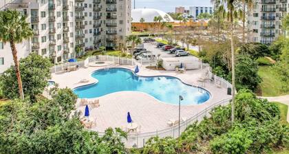 Spacious Condo with a Kitchen, AC, Pools, Hot Tubs, Tennis, & Gym