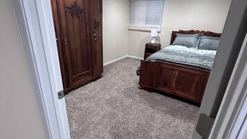 4 bedrooms, desk, iron/ironing board, free WiFi