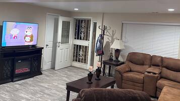 Smart-tv och eldstad