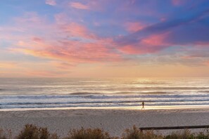 Beach nearby - Coastal Hideaway on Palm Beach  (Palm Beach)