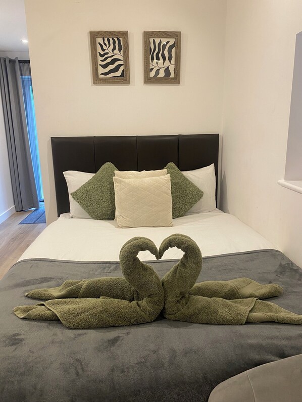 1 bedroom, iron/ironing board, WiFi, bed sheets