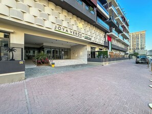 Exterior - Serene Studio APT with Pool and Gym (Dubai)