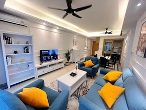 Apartament, 3 dormitoris, vistes a la ciutat | Sala d'estar