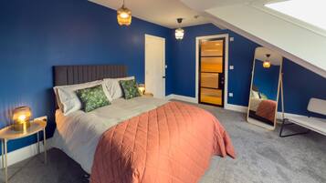 4 bedrooms, iron/ironing board, free WiFi, bed sheets