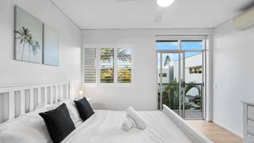 2 bedrooms, iron/ironing board, travel cot, WiFi