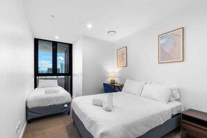 2 habitaciones, tabla de planchar con plancha, wifi y ropa de cama