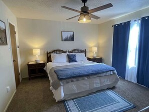 3 bedrooms, WiFi, bed sheets - Camelot Cabin Summary (Ruidoso)