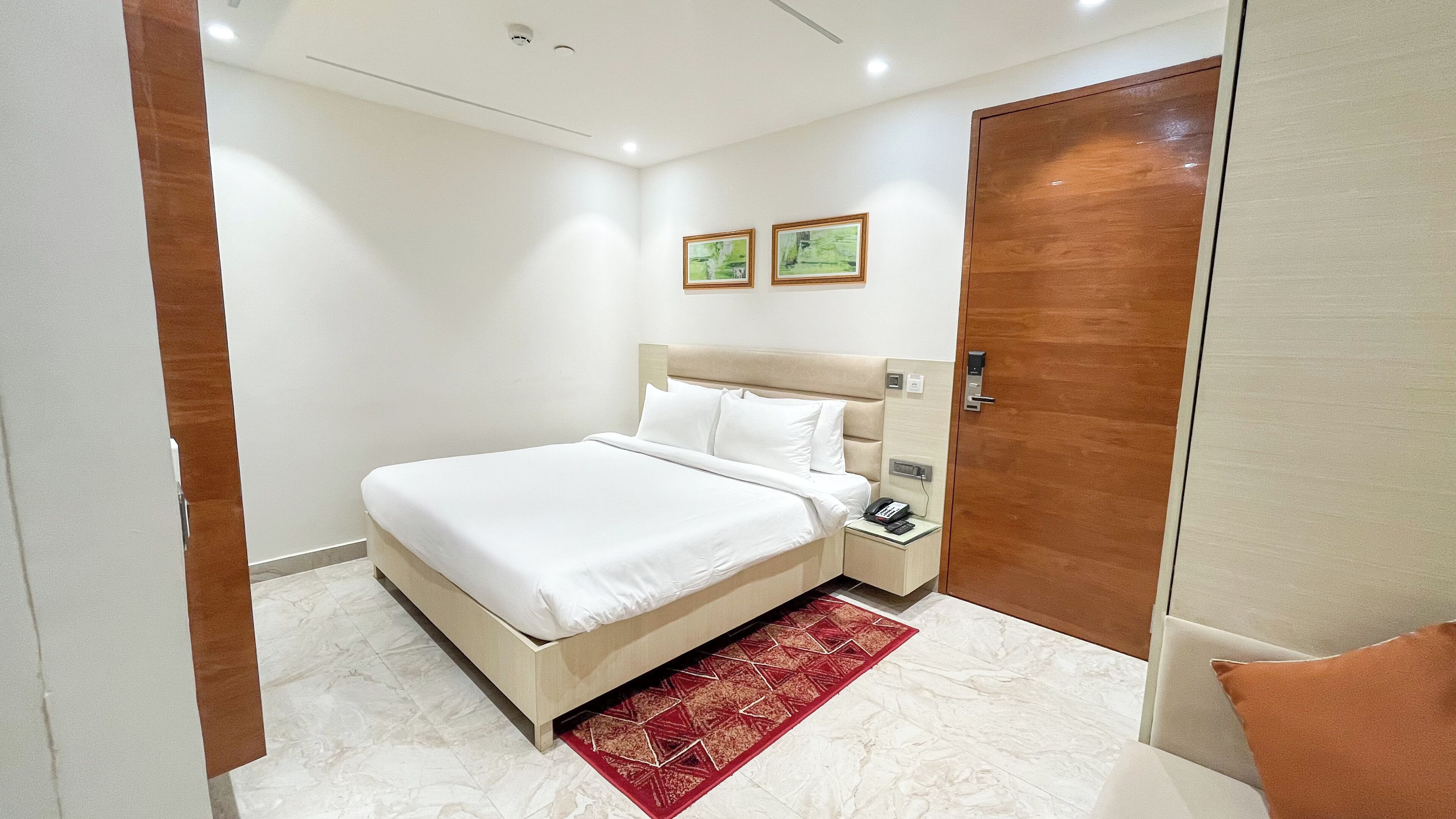 Deluxe Room | Desk, iron/ironing board, free WiFi