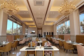 2 Restaurants, Frühstück, Mittagessen, Abendessen, vegetarische Küche