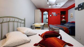 1 chambre, fer et planche Ă repasser, Wi-Fi, draps fournis