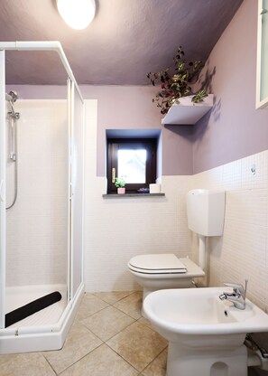 Hair dryer, towels, soap, toilet paper - Vacation Home King Cit (Diano d'Alba)