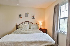 2 bedrooms, iron/ironing board, WiFi, bed sheets