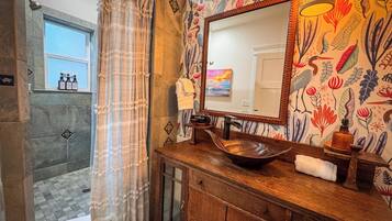 Shower, hair dryer, towels, shampoo
