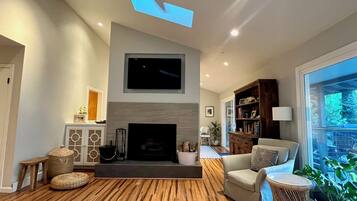 Smart TV, fireplace, table football