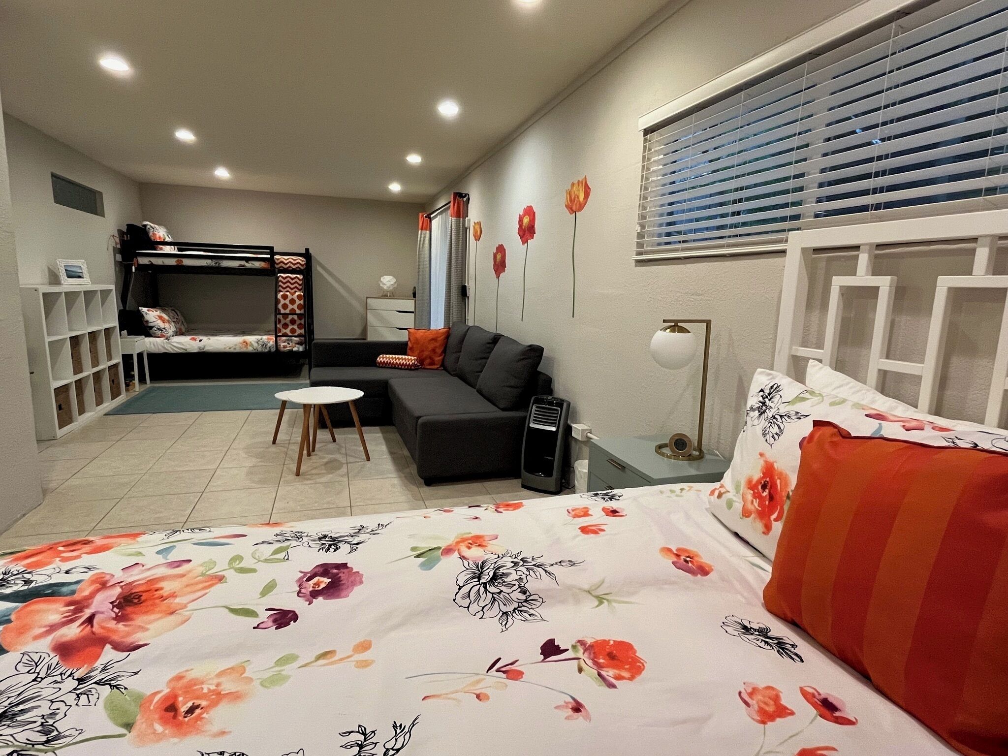 4 bedrooms, iron/ironing board, WiFi, bed sheets