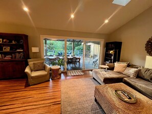 Smart-TV, Kamin, Tischfußball