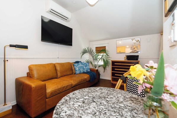 Téléviseur, bureau