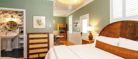 1 dormitorio, tabla de planchar con plancha, wifi y ropa de cama