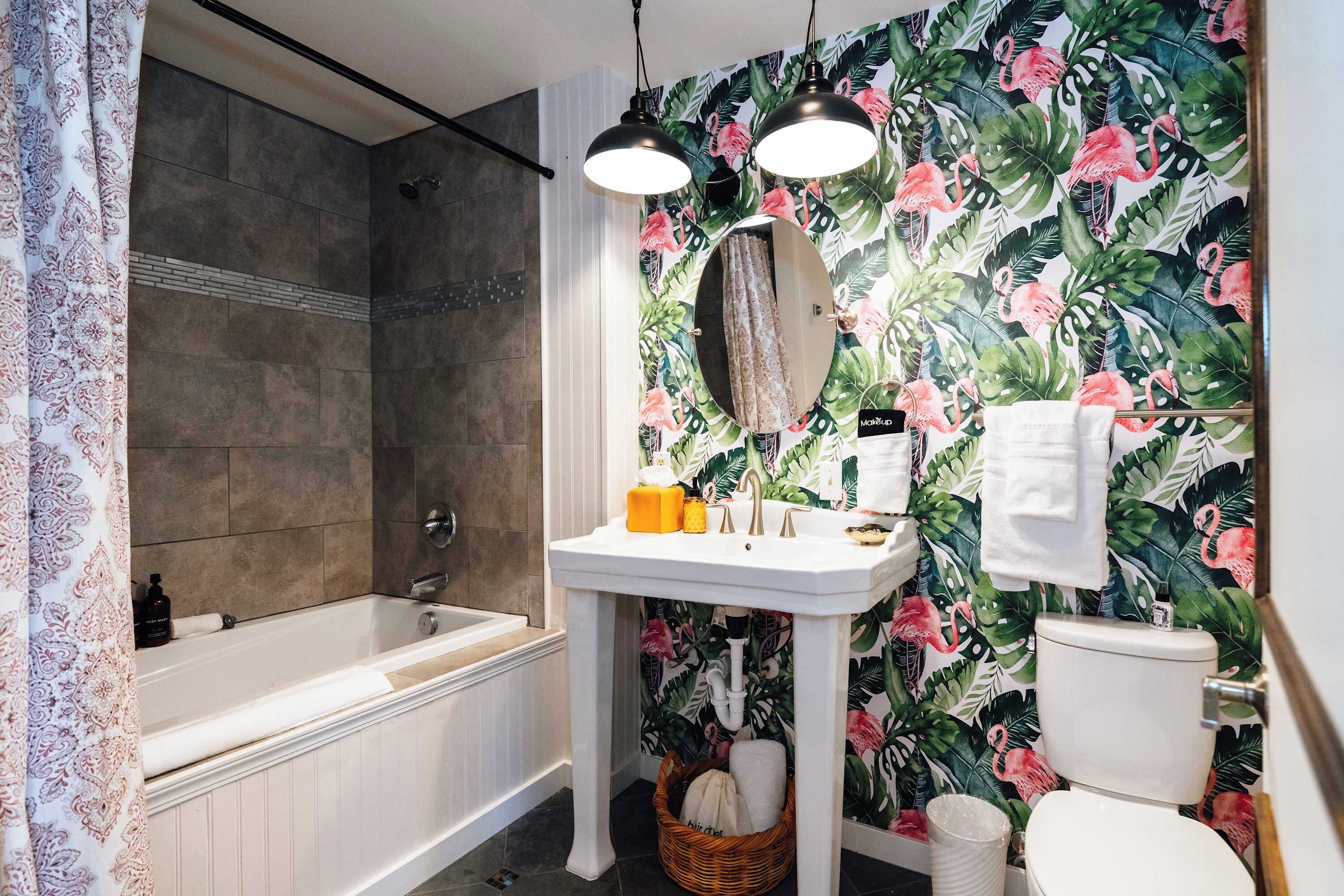 Een douche, een haardroger, handdoeken