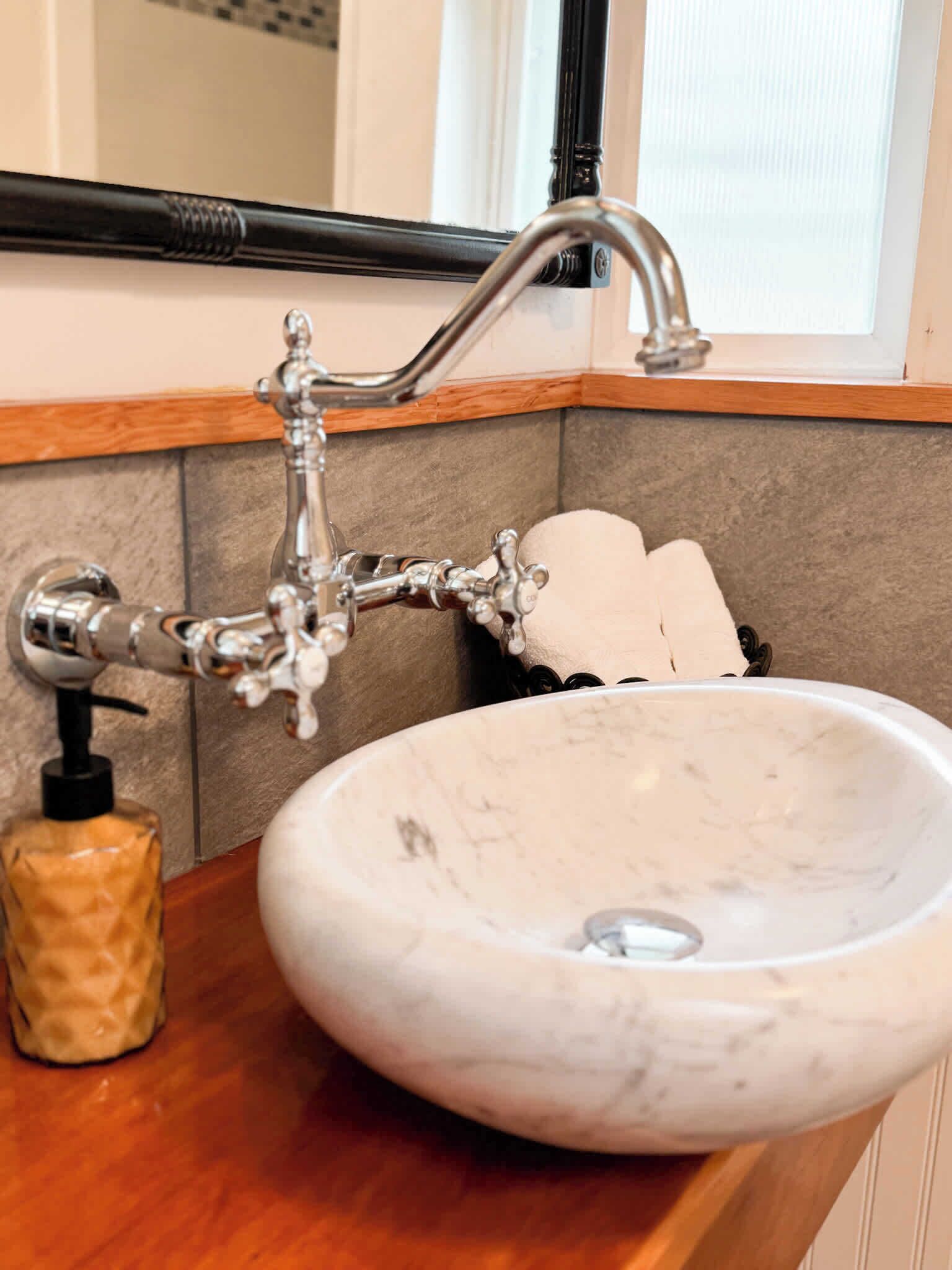 Ducha, secador de pelo, toallas