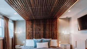 Iron/ironing board, travel crib, WiFi, bed sheets