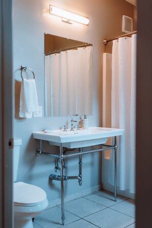 Regadera y secadora de cabello 