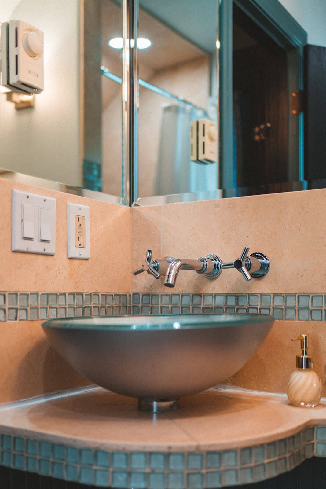 Shower, hair dryer, towels, shampoo