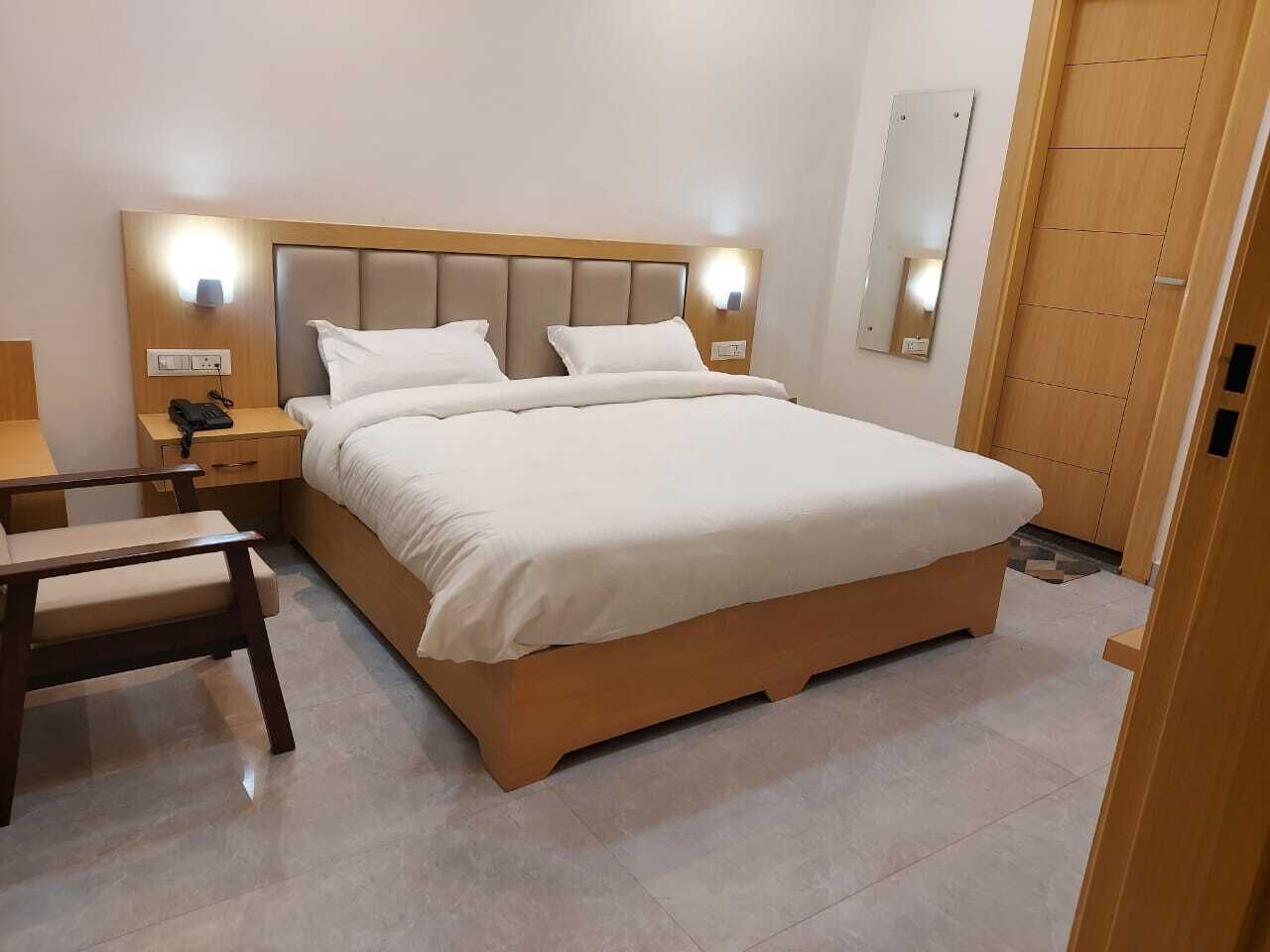 Habitación Deluxe, vista a la ciudad | Escritorio, espacio para trabajar con laptop y wifi gratis 