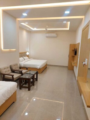 家庭房 | 办公桌、笔记本电脑工作区、免费 WiFi