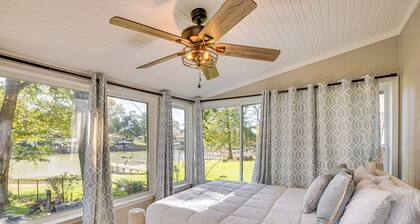 Waterfront Retreat w/ Hot Tub in Gun Barrel City!
