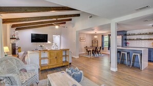 Living area - Waterfront Retreat w/ Hot Tub in Gun Barrel City! (Gun Barrel City)