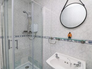 Douche, serviettes fournies