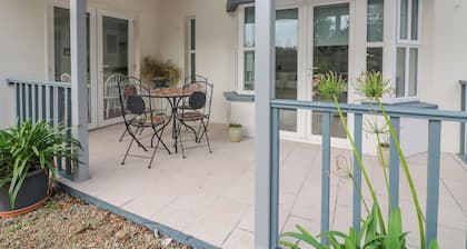 BAYSIDE COTTAGE, pet friendly in Rosslare Strand, County Wexford