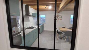 Fridge, microwave, dishwasher, coffee/tea maker